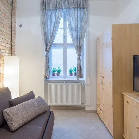 Rustic Elegance 布达佩斯